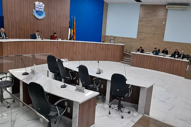 Brumado: Base do prefeito se ausenta de sessão de abertura do ano legislativo na câmara