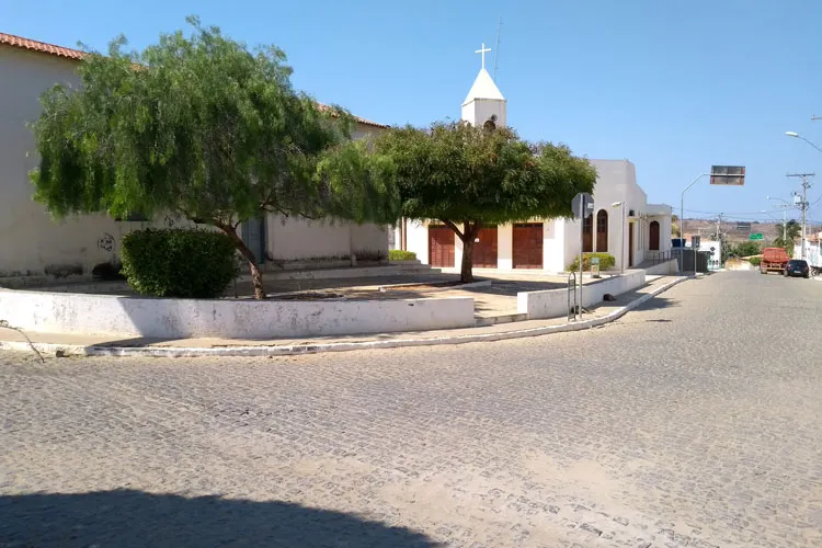 IBGE: Guajeru, Lagoa Real e Anagé estão entre os piores índices de coleta de lixo na Bahia