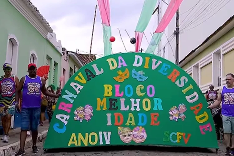 Rei Momo recebe a chave da cidade abre o Carnaval da Diversidade em Caetité