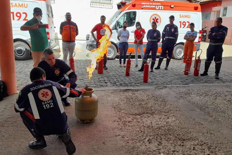 Brumado: Socorristas do Samu passam por treinamento com equipamentos de segurança