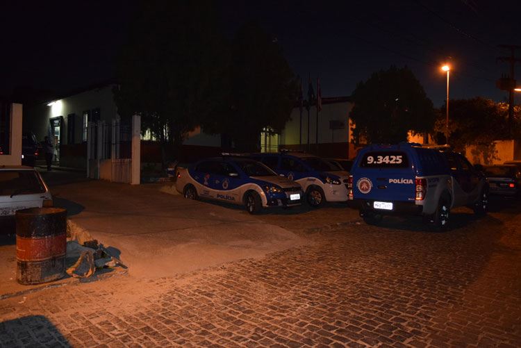 Polícia apreende arma branca após homem ameaçar populares no Bairro São Félix em Brumado