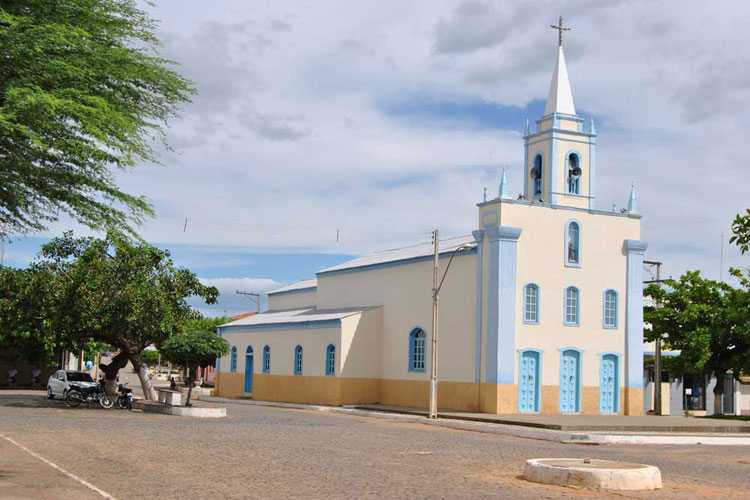 Obras de adutora levará água para o município de Dom Basílio