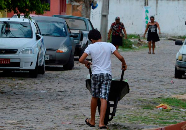 Governo Bolsonaro reduz 95% do orçamento para combate do trabalho infantil