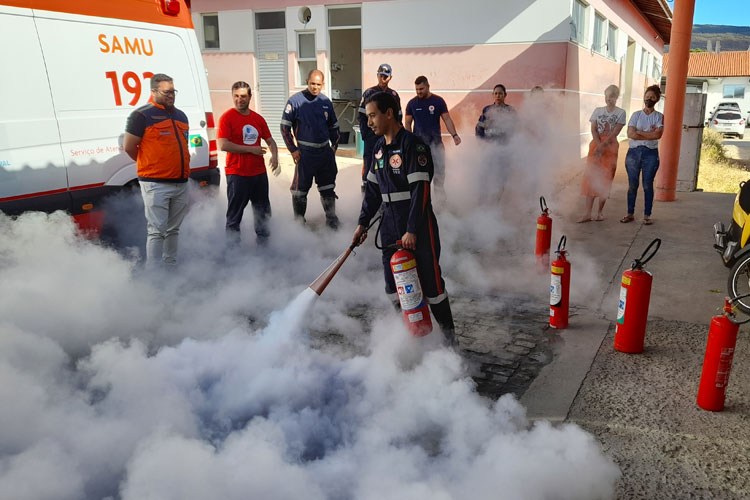 Brumado: Socorristas do Samu passam por treinamento com equipamentos de segurança