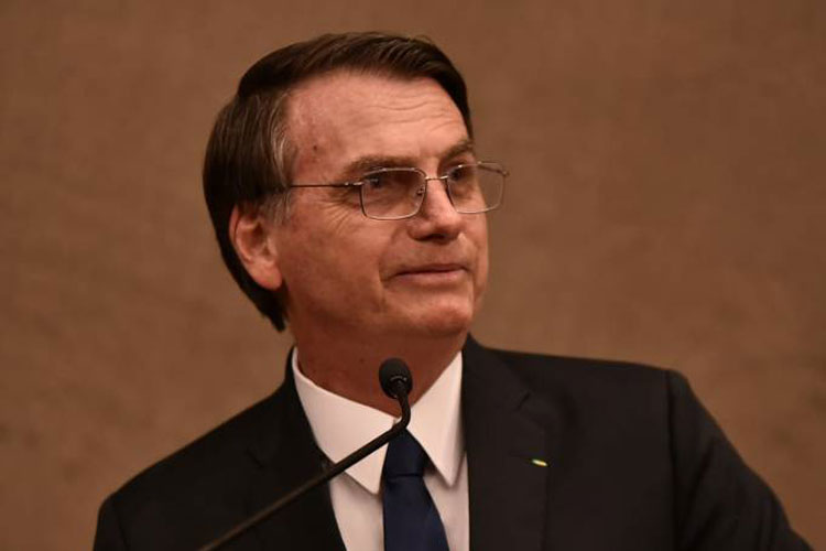 Diplomado pelo TSE, Bolsonaro exalta 'relação direta' com eleitor