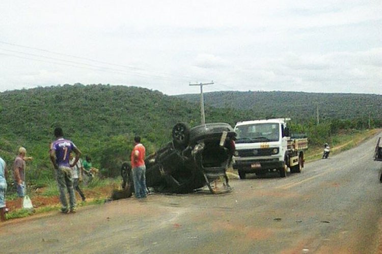 Motorista capota veículo na BA-617 entre Caculé a Ibiassucê