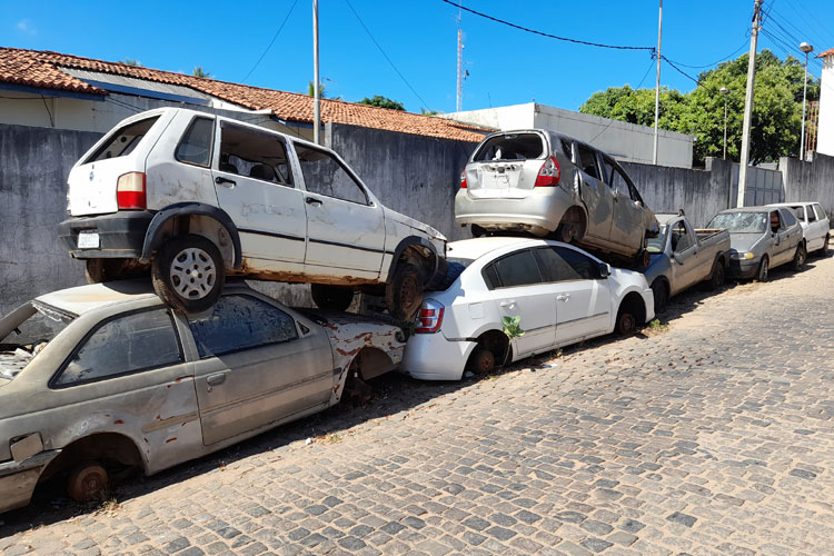 Recolhimento ao pátio é lento e veículos seguem empilhados em vias públicas de Brumado