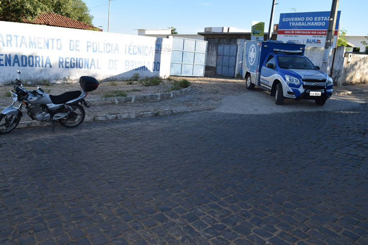 Motociclista morre atropelado por retroescavadeira em Tanhaçu