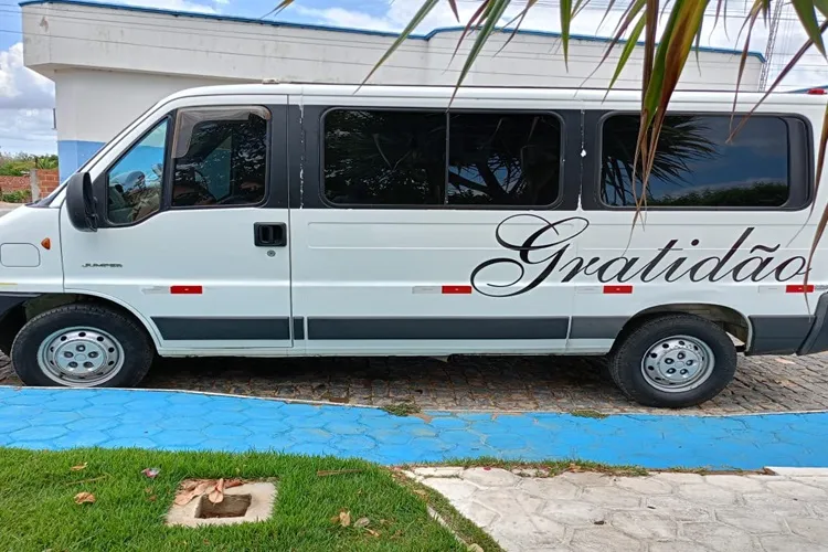 Corrente solidária ajuda motorista a adquirir nova van para trabalho em Iuiu