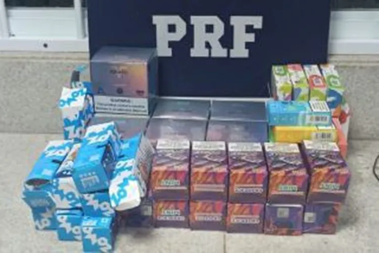 PRF intercepta carga de cigarros eletrônicos em Vitória da Conquista