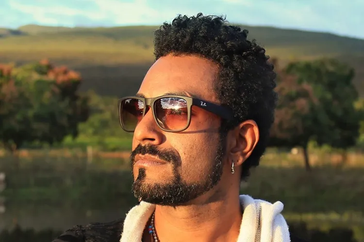 Cantor e compositor Danilo Dourado relança carreira no Festival de Forró em Ituaçu