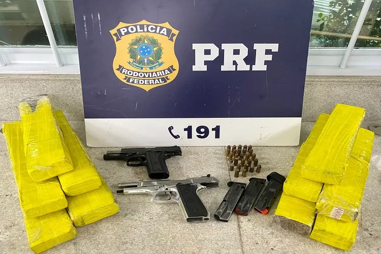 PRF apreende drogas, pistolas e munições na BR-116 em Vitória da Conquista
