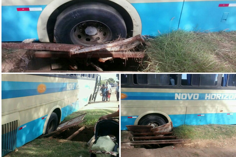 Ônibus intermunicipal fica preso em bueiro não sinalizado à margem da BR-030 em Brumado