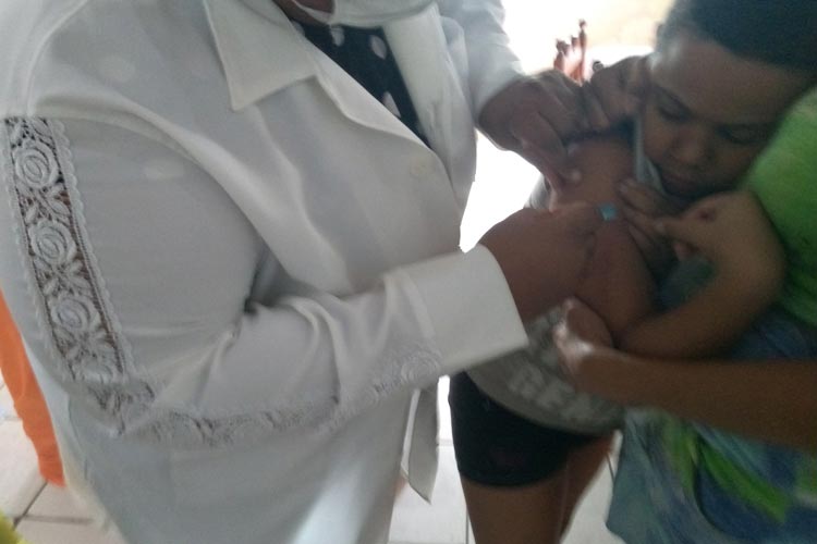 Brumado: Portadores de necessidades especiais estão sendo vacinados em casa contra a influenza