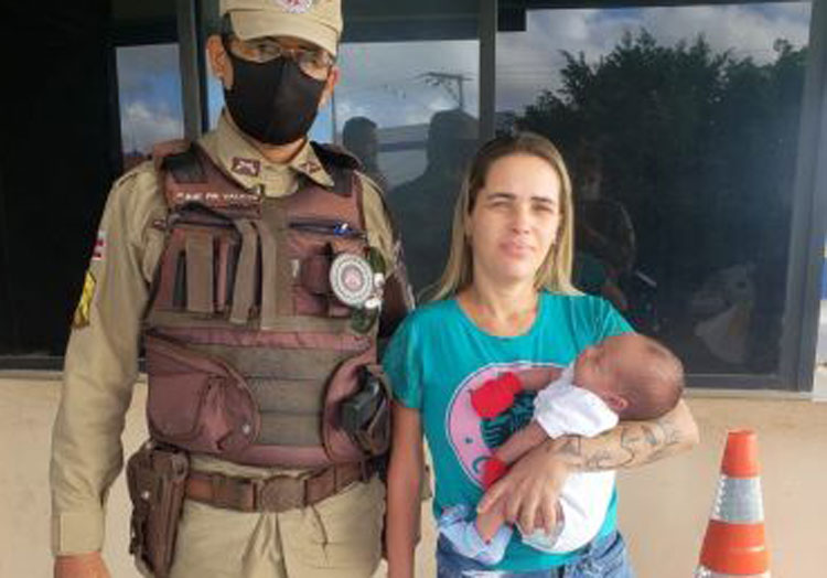 Paulo Afonso: Policiais militares salvam bebê de 21 dias com manobra de heimlich