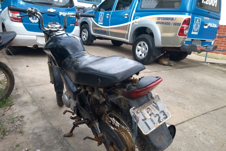 Brumado: Polícia encontra moto abandonada à margem da BA-148