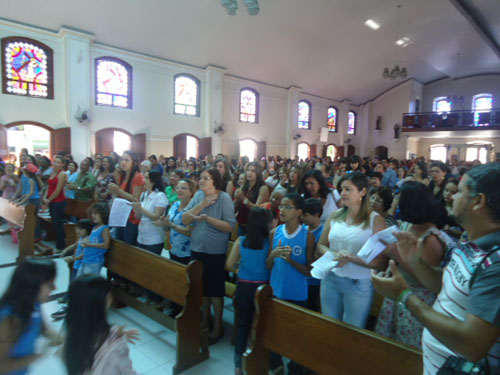 Monteiro Lobato realiza missa em homenagem às mães