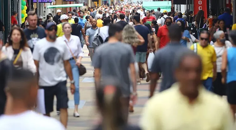 Censo revela 203 milhões de habitantes no Brasil, 4,7 milhões abaixo do previsto