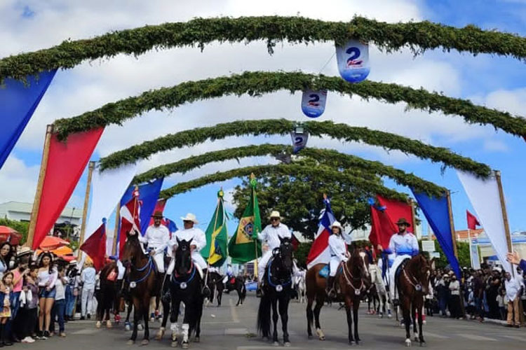 População de Caetité revive Independência da Bahia com o tradicional desfile de 02 de Julho