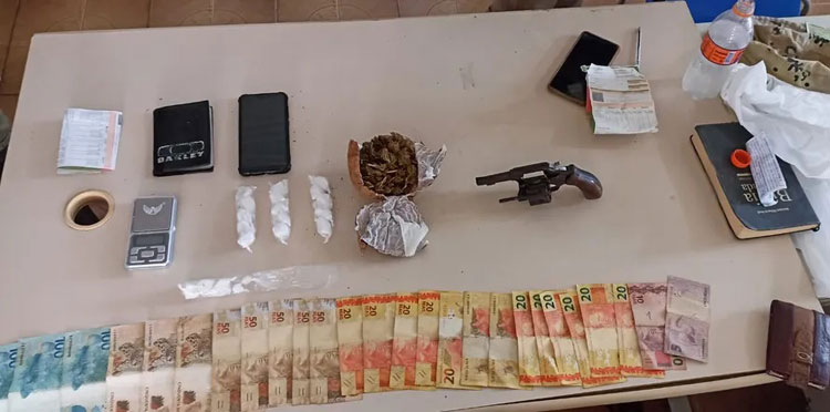 Quatro pessoas são presas por tráfico de drogas em Itambé