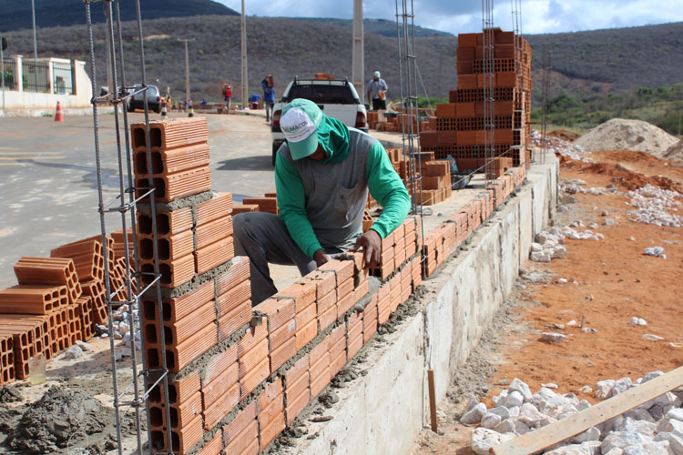 Obras públicas terceirizadas têm sido as maiores geradoras de emprego em Brumado