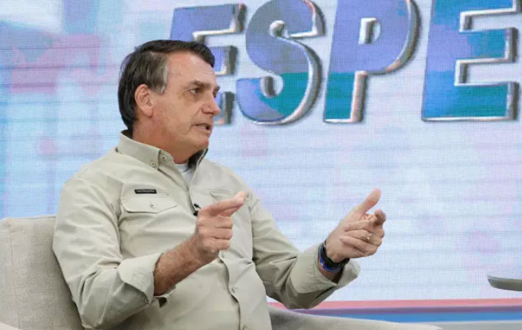 Jair Bolsonaro: Exército 'pode ir para a rua' para acabar com toque de recolher