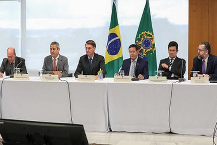 Em reunião, Bolsonaro pediu troca na PF para evitar danos à família