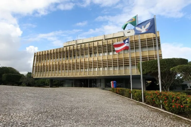 Jerônimo autoriza antecipação do ICMS e do Fundeb aos 417 municípios baianos