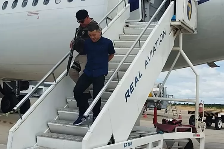 Procurado por tráfico de drogas é preso dentro de avião em Vitória da Conquista