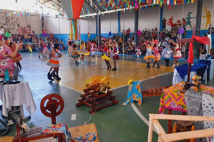 Festival de quadrilhas anima o arraial nas escolas de Brumado