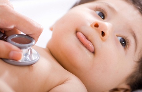Projeto vai obrigar maternidades a diagnosticar língua presa em bebês