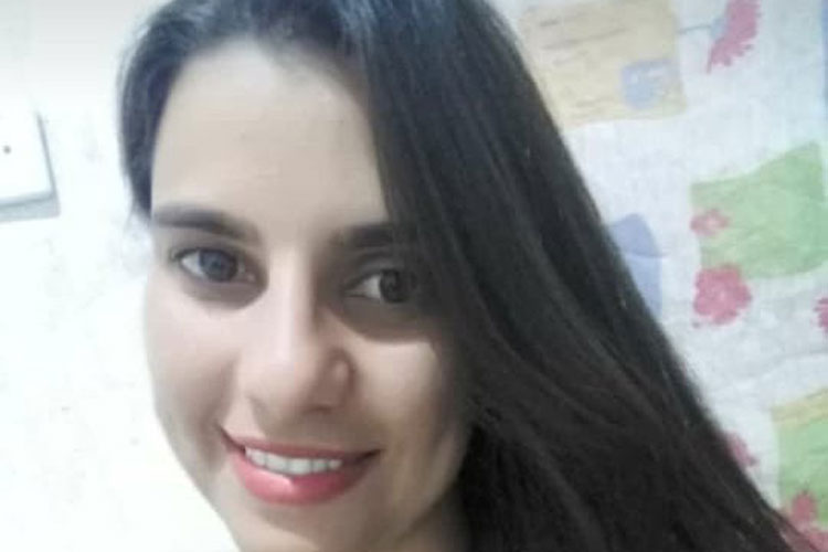 Mãe morre e filha de 7 anos é alvejada por homem que invadiu fazenda em Barra da Estiva