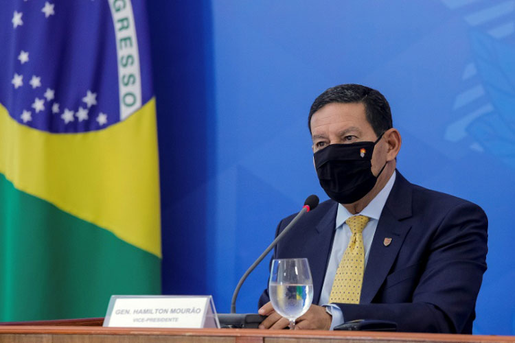 Hamilton Mourão cita toque de recolher: 'Não adianta impor algo nacional'