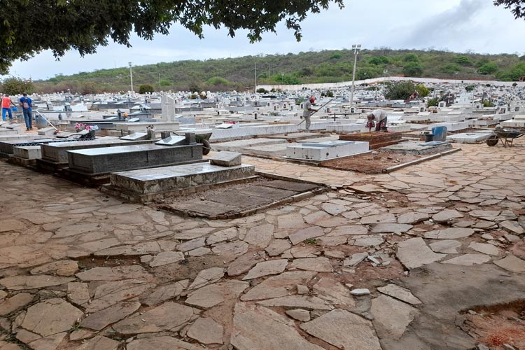 Brumado: Cemitérios estão sendo preparados para o dia de finados; visitantes terão que seguir protocolos