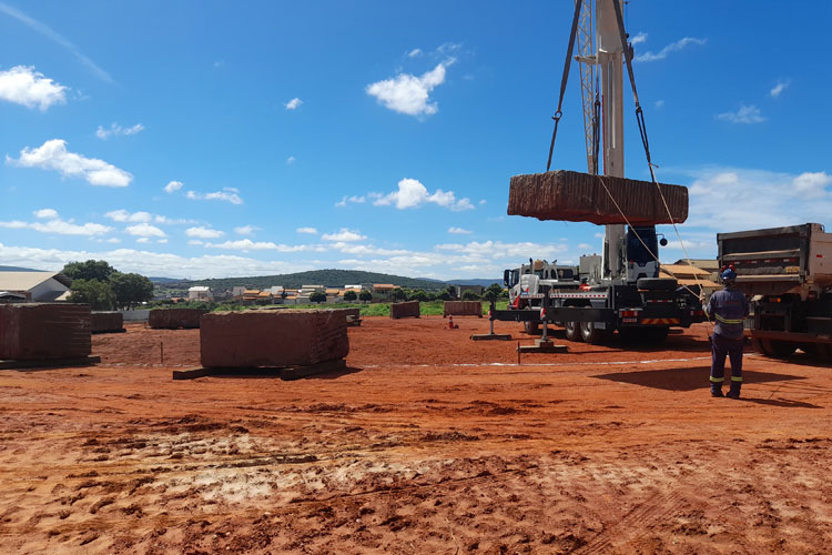 Prefeitura está construindo modelo do monumento Stonehage em Brumado