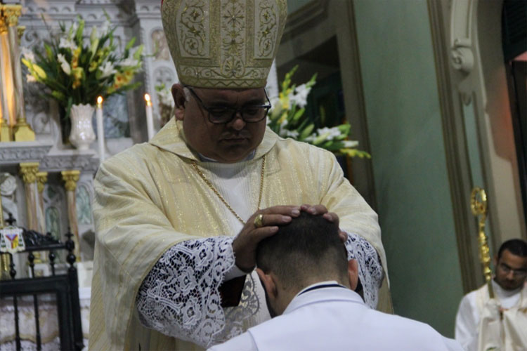 Brumadense é ordenado diácono em cerimônia realizada na Catedral de Senhora Sant’Ana em Caetité