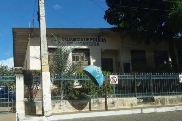 Advogada é agredida com cabo de vassoura e empurrões por filho de cliente em Condeúba