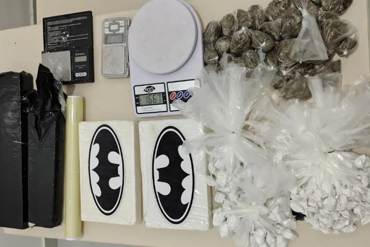 78ª CIPM apreende grande quantidade de drogas no Santa Cruz em Vitória da Conquista