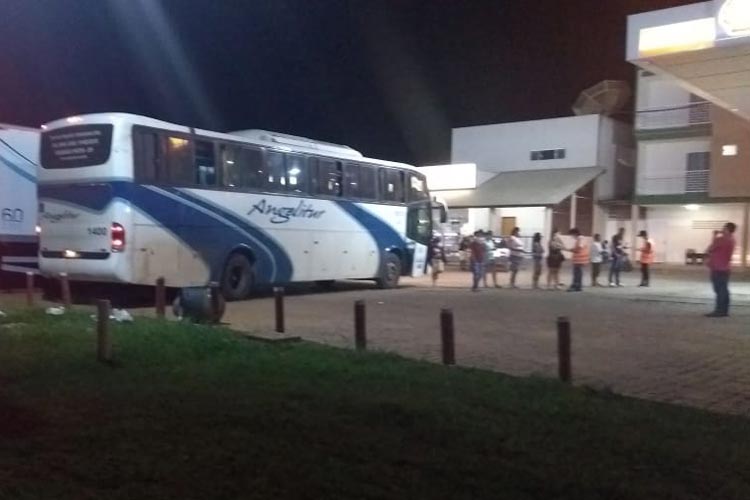 Caetité: PM e Vigep interceptam e apreendem veículo com 17 passageiros que vinha de São Paulo