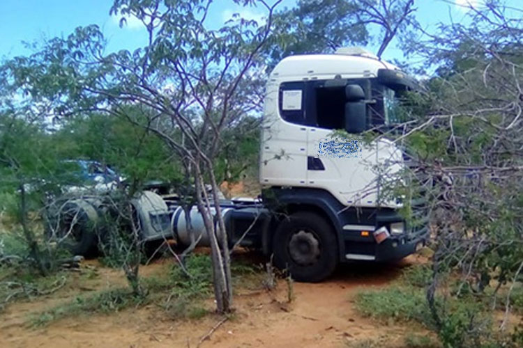 Caminhão de empresa de Brumado roubado em Milagres é recuperado na BA-142