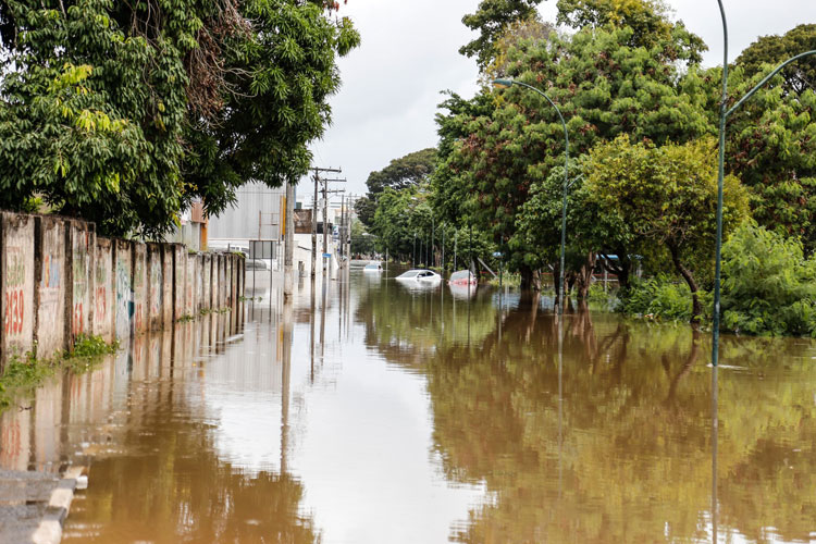 Chuva deixa mais de 370 pessoas desalojadas em Lauro de Freitas