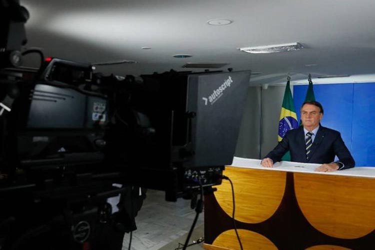 Coronavírus: Em pronunciamento na TV, Bolsonaro pede fim do 'confinamento'