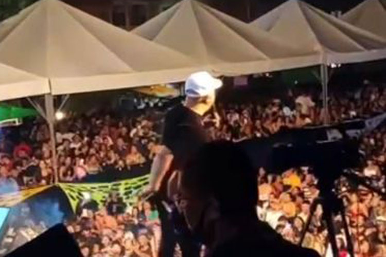 Belo é preso por show lotado no Rio de Janeiro durante a pandemia