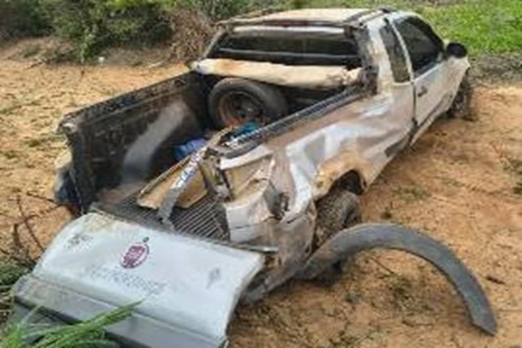 17º BPM apreende arma de fogo em veículo capotado na cidade de Guanambi