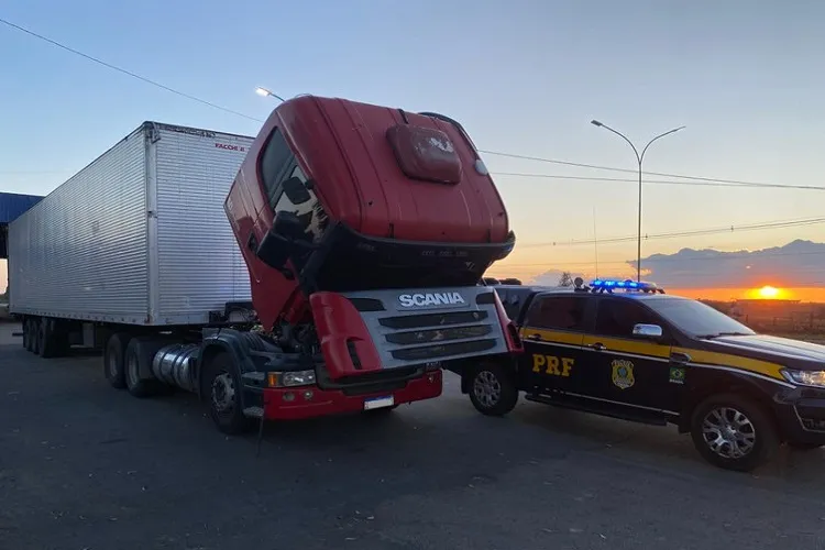 Semirreboque roubado em São Paulo é recuperado pela PRF em Vitória da Conquista