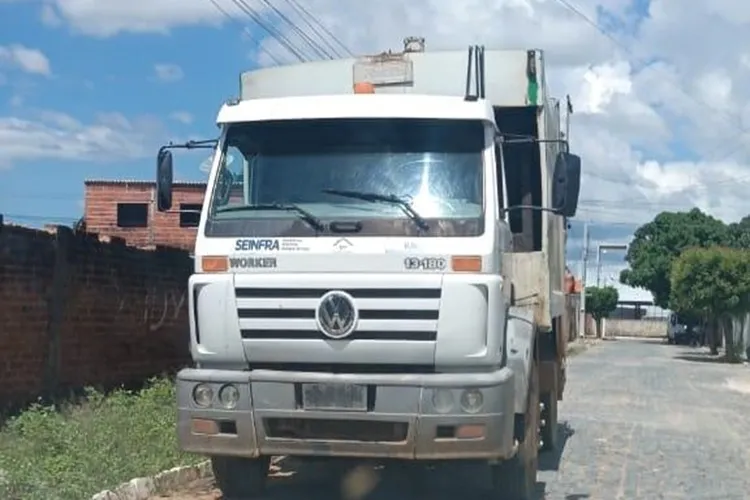 Prefeito de Iuiu é investigado por uso indevido de caminhão em licitação de limpeza pública