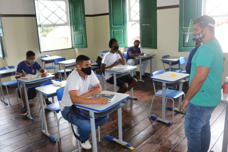 Eduardo Vasconcelos veta projeto de meia entrada para professores de Brumado