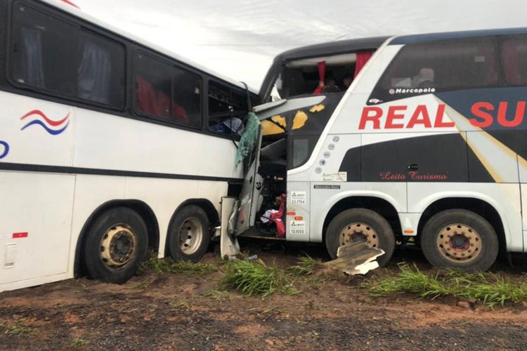 Batida entre dois ônibus mata 4 em Correntina; três das vítimas são crianças