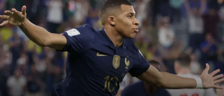 Com dois de Mbappé, França bate a Dinamarca e garante ida às oitavas da Copa