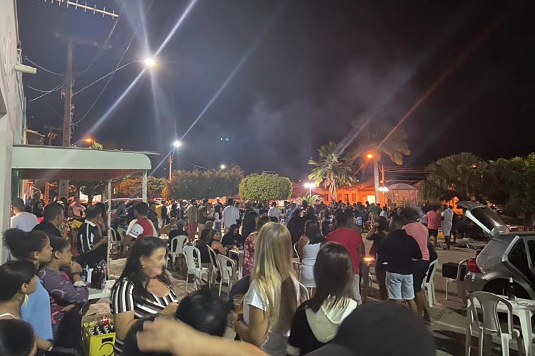 Jussiape: PM fecha bares após denúncia de aglomeração em festa com 'paredão'